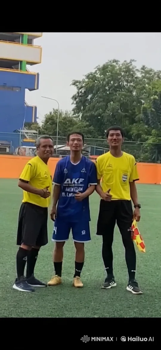 Martial Artist Demonstrates Kung Fu Skills on Football Field – AI Generated Video | Hailuo AI