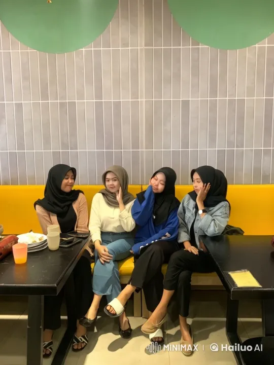 Four Women Perform Kung Fu in Restaurant Setting – AI Generated Video | Hailuo AI