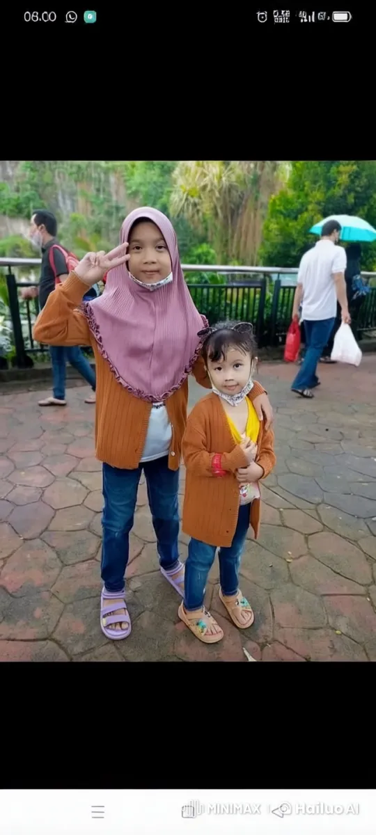 Children in Casual Outfits Pose Outdoors – AI Generated Video | Hailuo AI