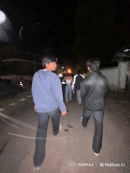 Nighttime Kung Fu Duel on a Dynamic Street Scene – AI Generated Video | Hailuo AI