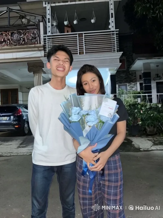 Residential Kungfu Battle with Flower-Holder – AI Generated Video | Hailuo AI