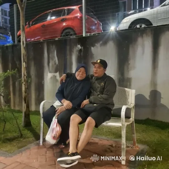 Nighttime Kungfu and Wing Chun Display in Urban Setting – AI Generated Video | Hailuo AI
