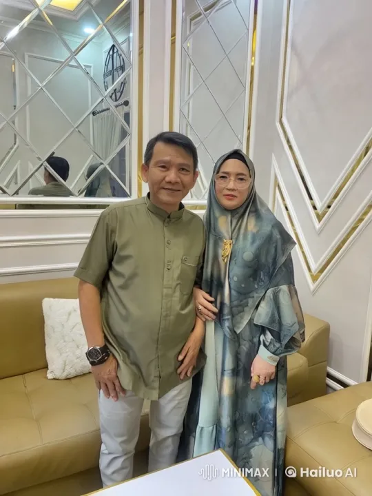 Traditional Couple Performs Graceful Kungfu in Elegant Room – AI Generated Video | Hailuo AI