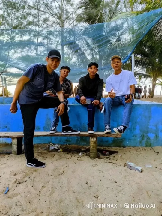 Beach friends perform dynamic kung-fu in exciting display – AI Generated Video | Hailuo AI
