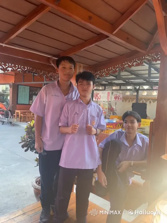 Three Students Perform Dynamic Kung Fu in Market Setting – AI Generated Video | Hailuo AI