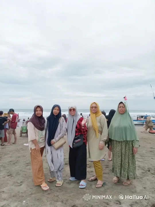 Women Display Wing Chun Skills in Beach Kung Fu Battle – AI Generated Video | Hailuo AI