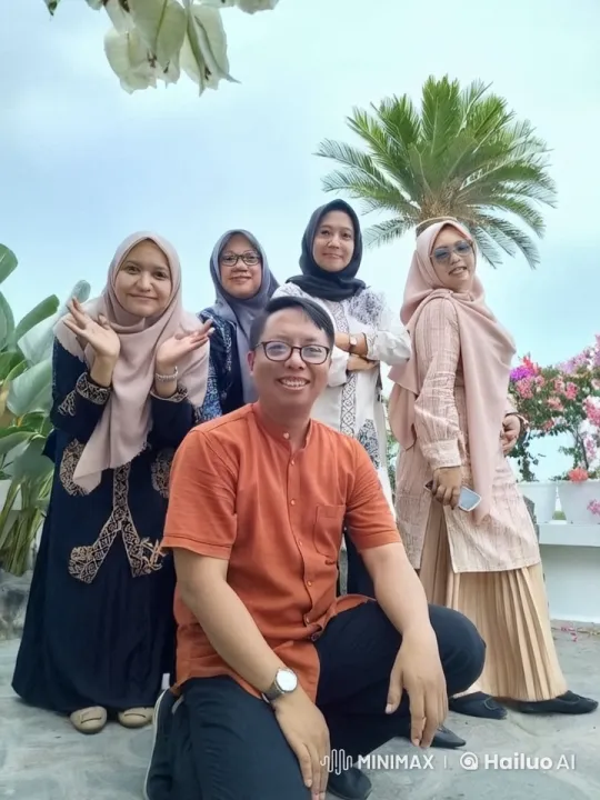 Traditional Clothing Group Enjoys Playful Kung Fu Routine – AI Generated Video | Hailuo AI
