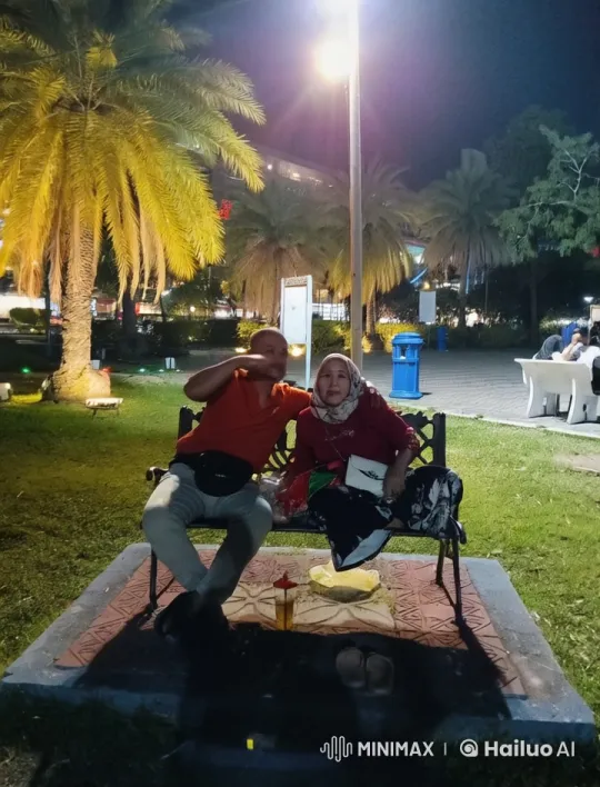 Nighttime Park: Kungfu Demonstration and Casual Chat – AI Generated Video | Hailuo AI