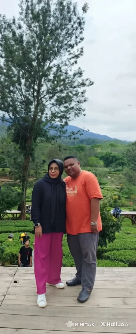 Couple's Romantic Flight in Lush Green Setting – AI Generated Video | Hailuo AI