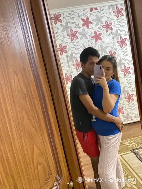 Couple's Intense Kungfu Fight in Mirror Scene – AI Generated Video | Hailuo AI