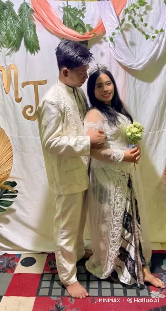Couple Performs Elegant Wing Chun Kung Fu in Ornate Attire – AI Generated Video | Hailuo AI