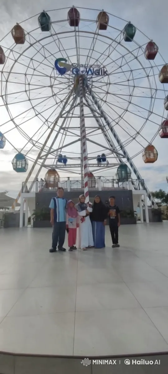 Family Practices Kung Fu in Front of Amusement Park Ferris Wheel – AI Generated Video | Hailuo AI