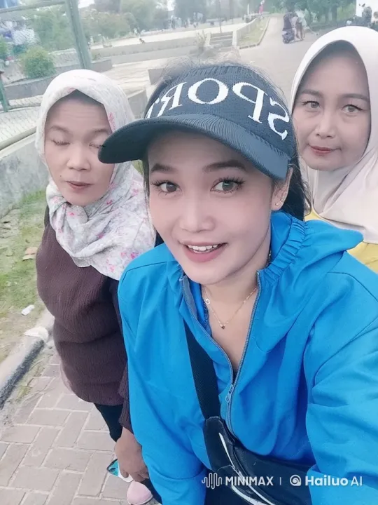 Friends Enjoying a Cheerful Outing in Nature – AI Generated Video | Hailuo AI