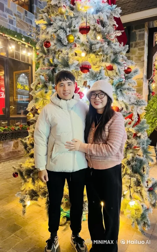 Couple Performs Martial Arts in Festive Christmas Setting – AI Generated Video | Hailuo AI
