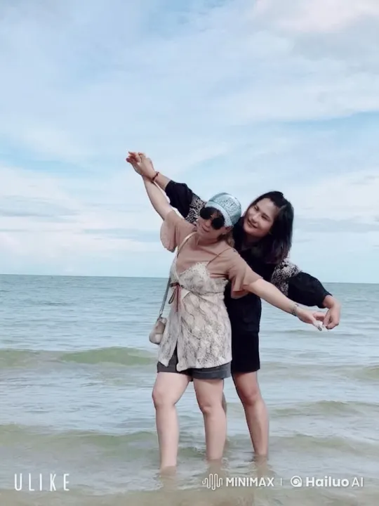 Friends Engage in Playful Kung Fu on Seashore – AI Generated Video | Hailuo AI