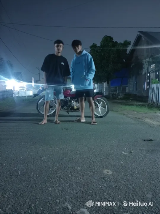 Street Kung Fu Sparring in Urban Night – AI Generated Video | Hailuo AI