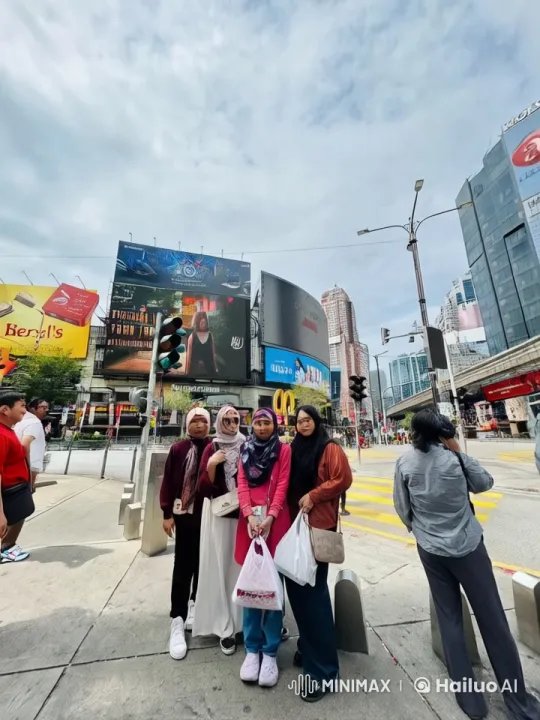 City Intersection Kungfu Showdown with Urban Backdrop – AI Generated Video | Hailuo AI