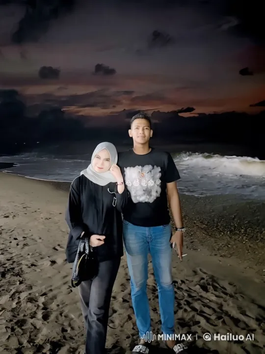 Martial Arts Couple Engages in Intense Beach Fight at Dusk – AI Generated Video | Hailuo AI