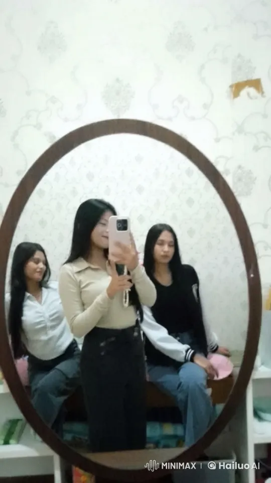 Women Perform Intense Kung Fu Fight in Mirror Scene – AI Generated Video | Hailuo AI