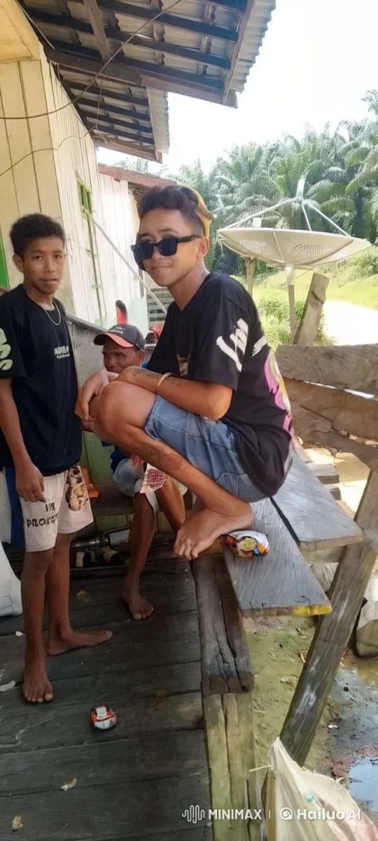 Rustic Porch Scene: Casual Group Interaction – AI Generated Video | Hailuo AI