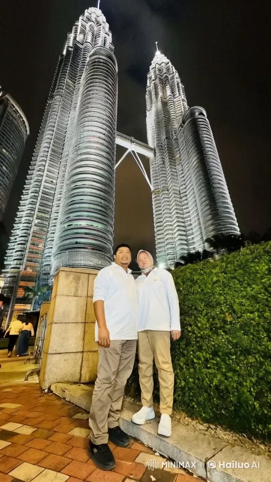 Kungfu Performance in Front of Petronas Towers – AI Generated Video | Hailuo AI