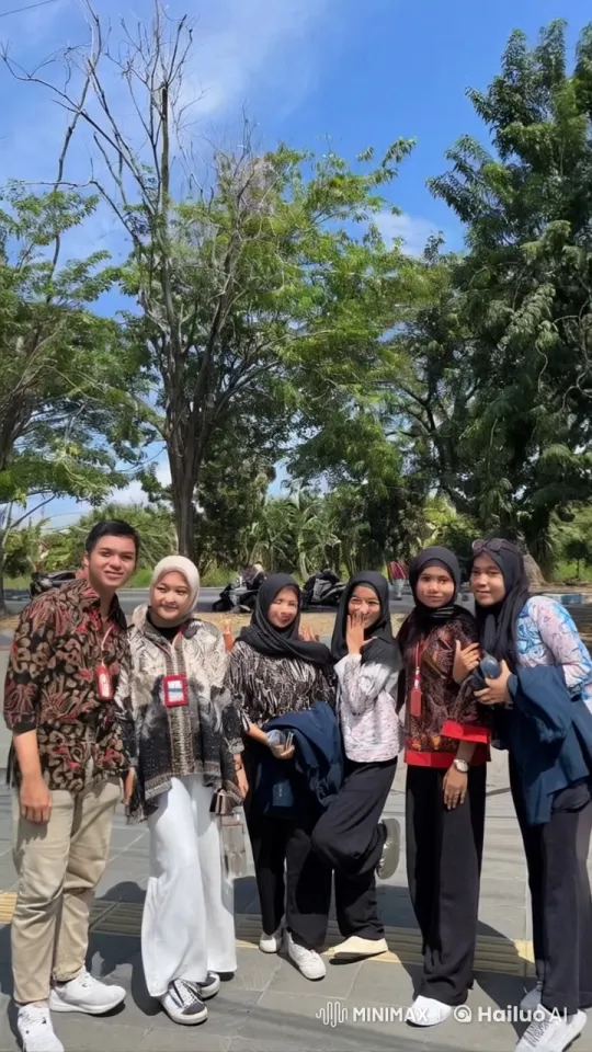 Friends Enjoy Outdoor Kungfu Fun in Sunny Park – AI Generated Video | Hailuo AI