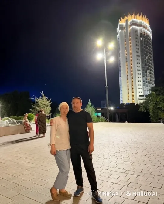 Dynamic Nighttime Kungfu Fight in Illuminated Plaza – AI Generated Video | Hailuo AI