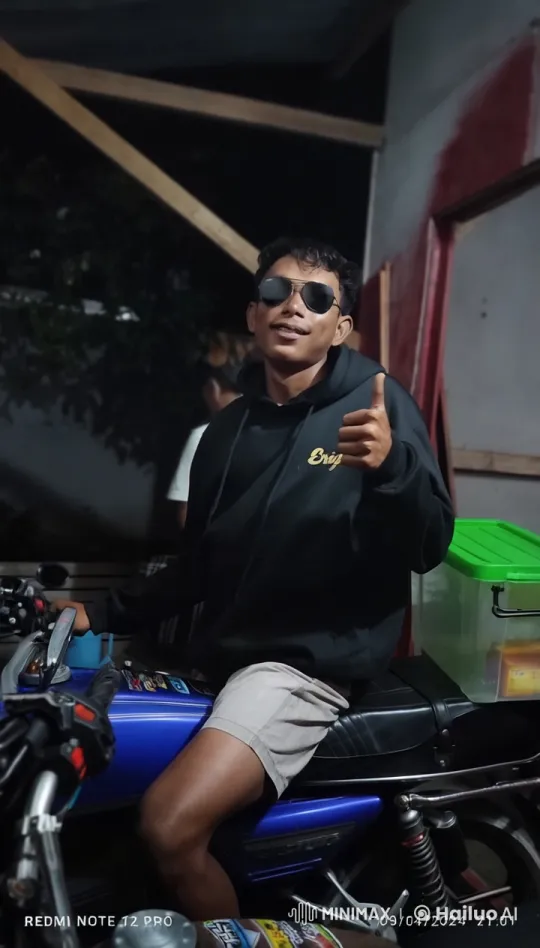 Young Man Showcases Athletic Kungfu Skills on Motorcycle – AI Generated Video | Hailuo AI