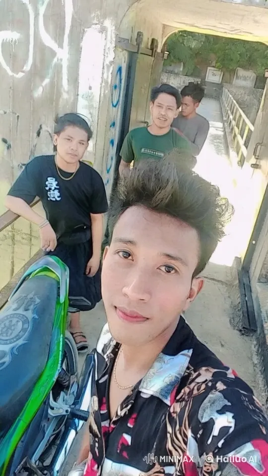 Urban Kung Fu Display by Four Friends – AI Generated Video | Hailuo AI