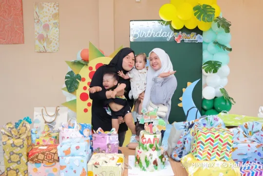 Birthday Celebration with Playful Kungfu and Joyful Children – AI Generated Video | Hailuo AI