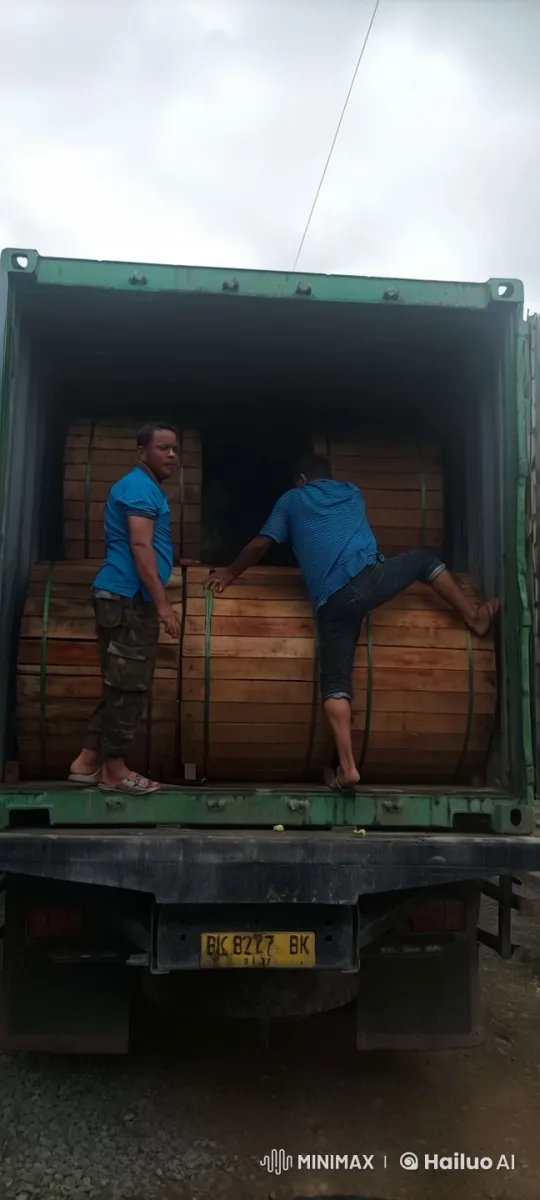 Kungfu Practitioner Demonstrates Balance on Moving Truck – AI Generated Video | Hailuo AI
