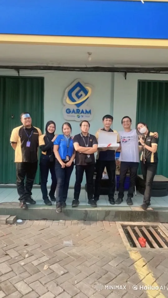 Six Friends Perform Kungfu in Front of 'Garam' Building – AI Generated Video | Hailuo AI