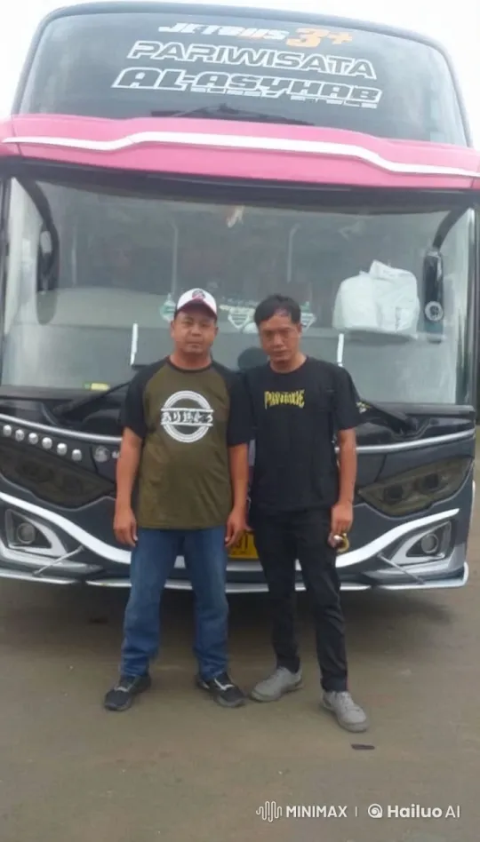 Kungfu Action Sequence in Front of Tour Bus – AI Generated Video | Hailuo AI