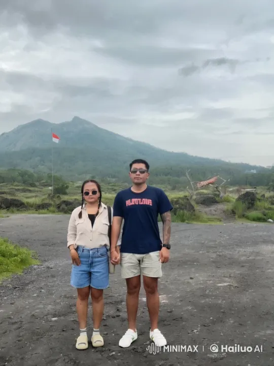 Chinese Martial Arts Display by Couple in Serene Setting – AI Generated Video | Hailuo AI