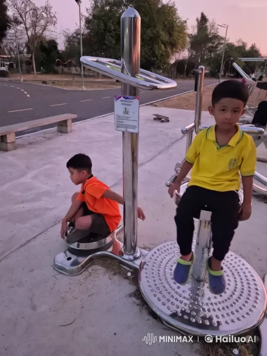Children's Energetic Kung Fu Battle in Park – AI Generated Video | Hailuo AI