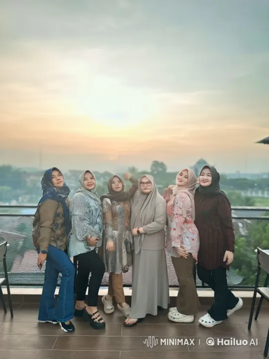 Women Perform Kung Fu Against Sunset Background – AI Generated Video | Hailuo AI
