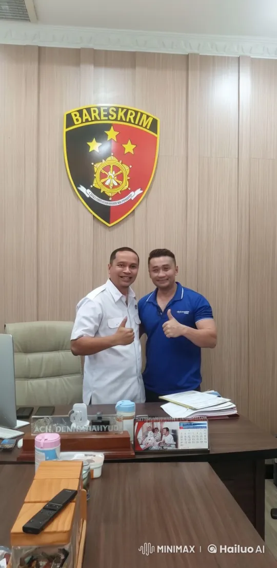 Office Thumbs Up to High Kicking Duo – AI Generated Video | Hailuo AI