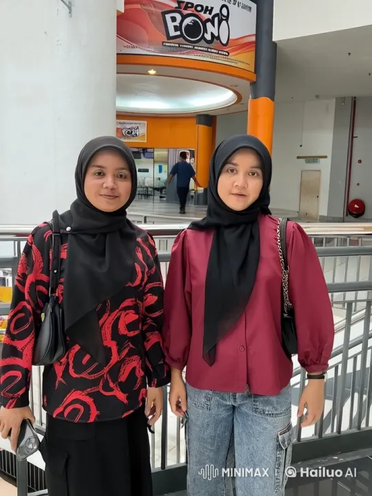 Hijab-clad Women Engage in Intense Kung Fu Fight in Mall – AI Generated Video | Hailuo AI
