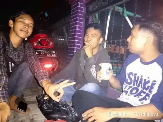 Friends Engage in Playful Kungfu Fight on Street – AI Generated Video | Hailuo AI