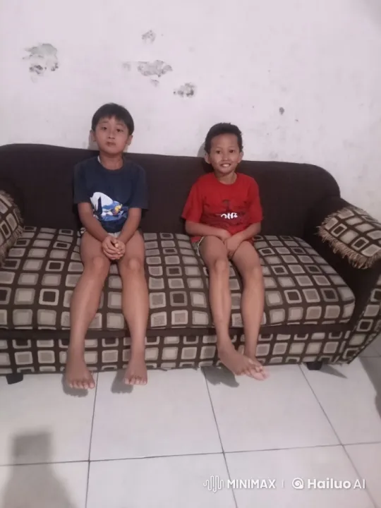 Young Boys Demonstrate Impromptu Kungfu Skills – AI Generated Video | Hailuo AI