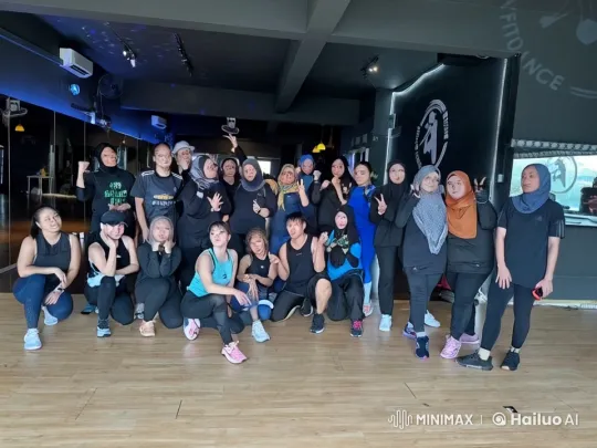Diverse Group Demonstrates Energetic Kung Fu Skills – AI Generated Video | Hailuo AI