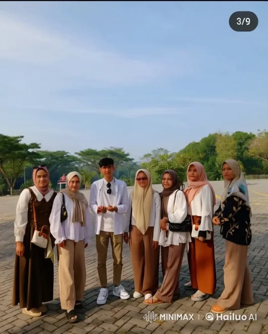 Young People Practicing Martial Arts in a Lively Outdoor Setting – AI Generated Video | Hailuo AI