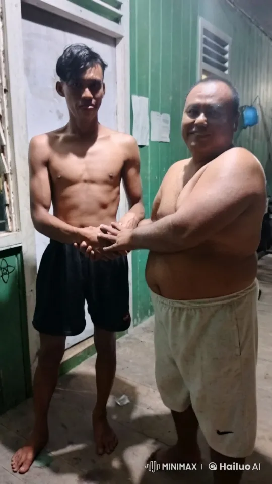 Intense Kung Fu Sparring Between Athletic and Stocky Men – AI Generated Video | Hailuo AI