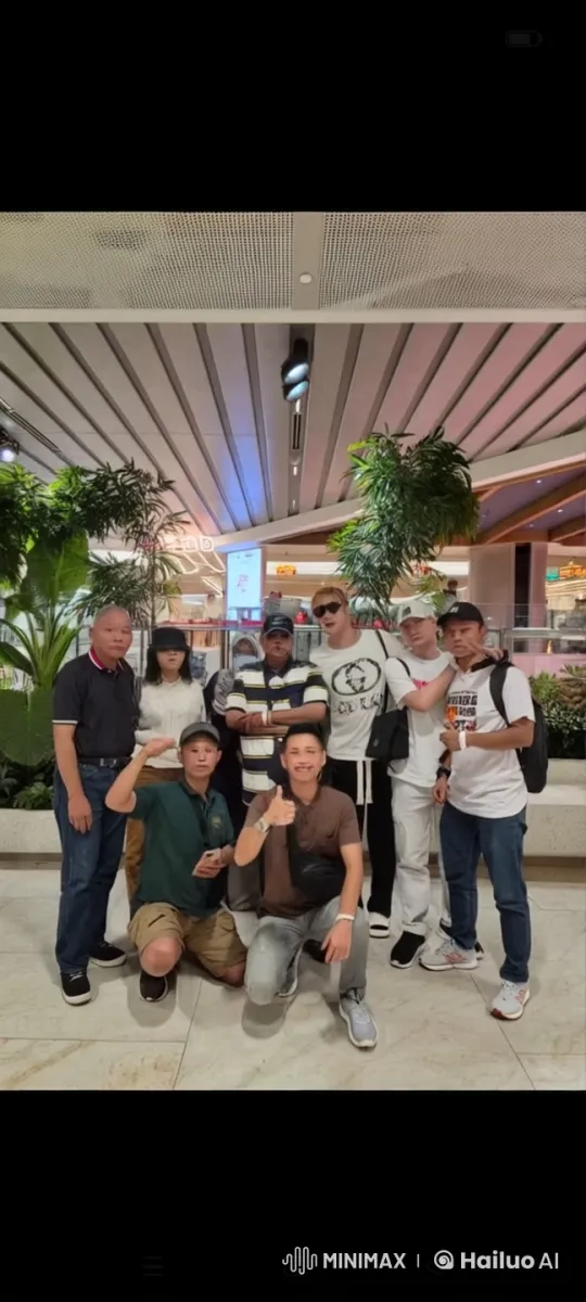 Indoor Kung Fu Display in Lively Shopping Area – AI Generated Video | Hailuo AI