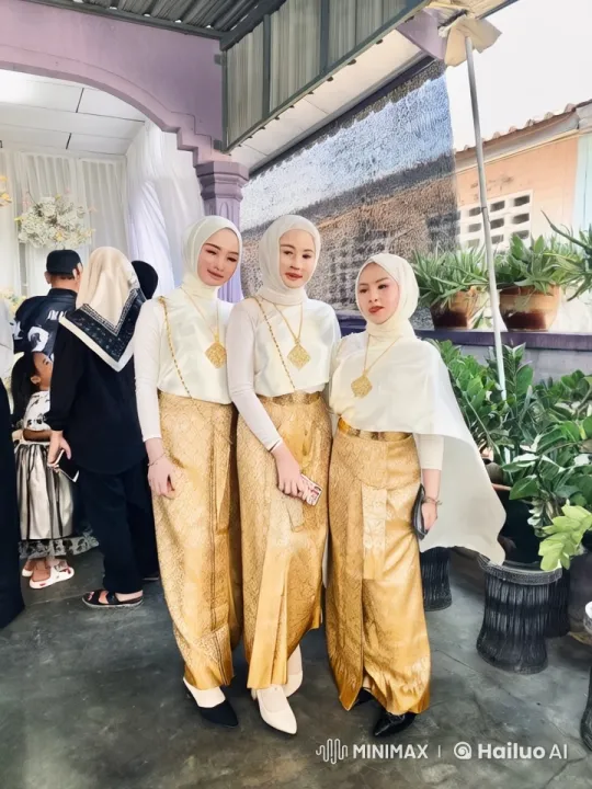 Traditional Attire Kungfu Combat by Three Women – AI Generated Video | Hailuo AI