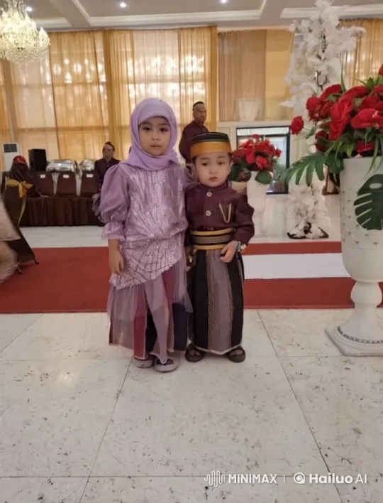 Traditional Kung Fu Dance Performance by Young Girl and Boy – AI Generated Video | Hailuo AI