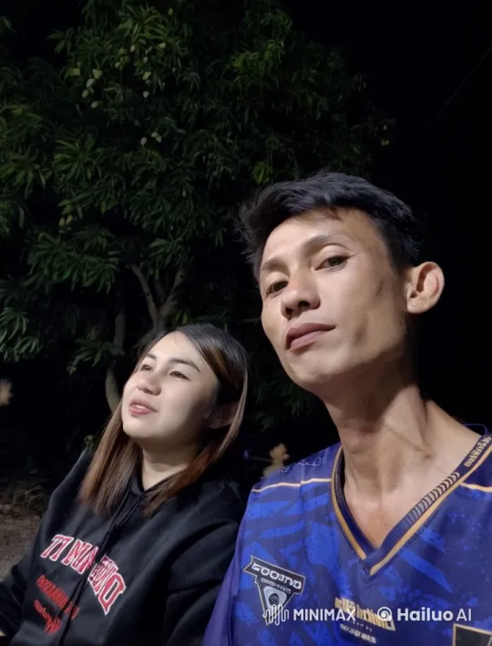 Nighttime Martial Arts Display Under a Tree – AI Generated Video | Hailuo AI