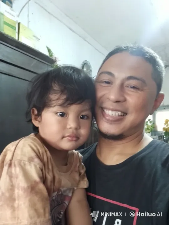 Adult and Child Joyfully Singing Together – AI Generated Video | Hailuo AI