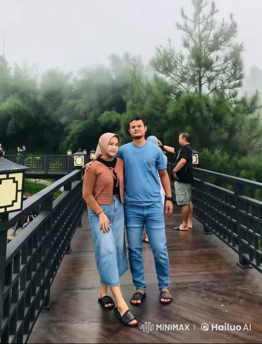 Couple Performs Wing Chun Kung Fu on Scenic Bridge – AI Generated Video | Hailuo AI