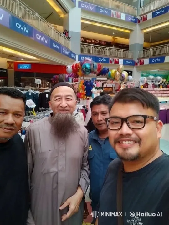 Kungfu Performance Captivates Shoppers in Busy Mall – AI Generated Video | Hailuo AI